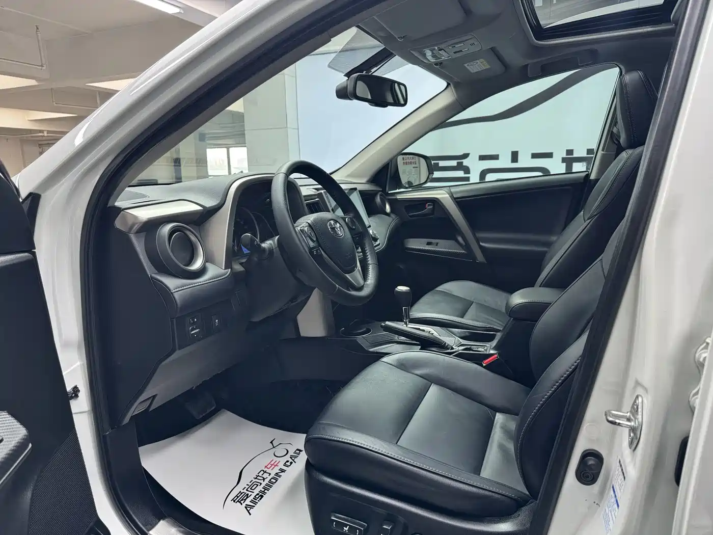 Toyota RAV4 Rongfang 2015 2.5L Automatic 4WD Elite Edition фото 8