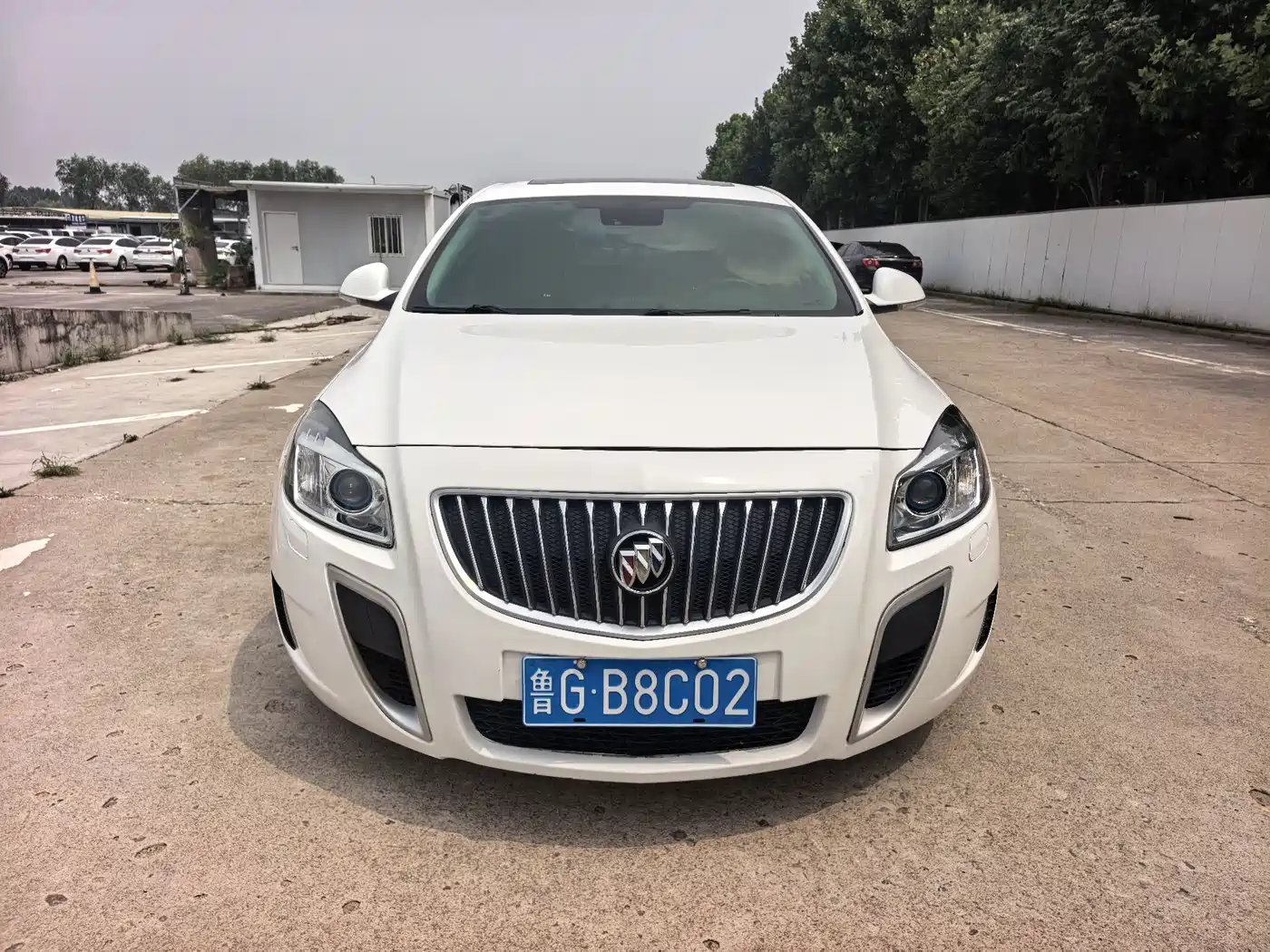 Photo 2 - Buick Regal
