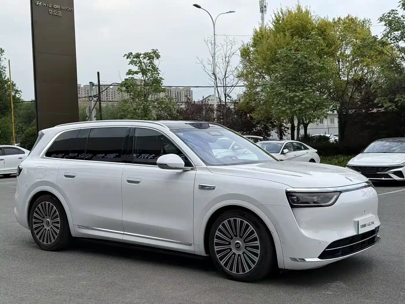 AITO Wenjie AITO M8 2025 Extended Range Ultra 53.4kWh 6-Seater фото 3