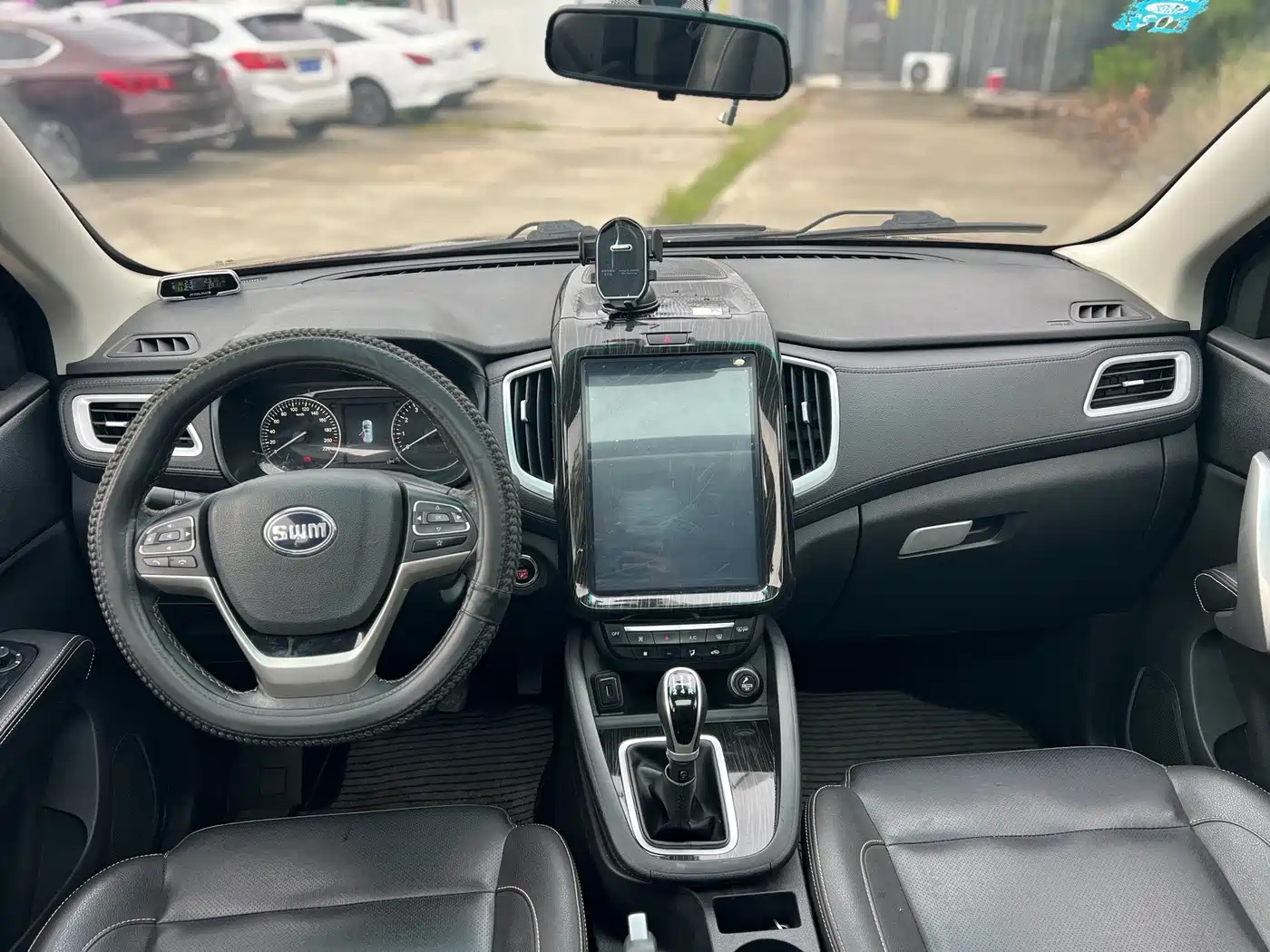 SWM Motor SWM X7 2017 2016 1.8L Manual Luxury 7-seater
