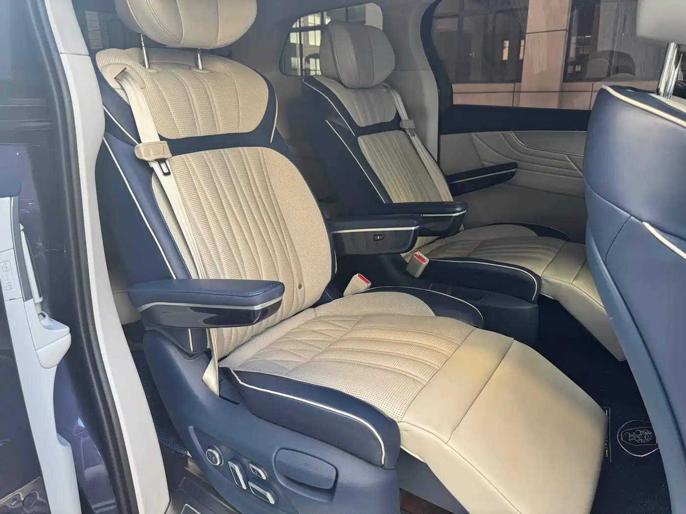 Roewe iMAX8 2023 2022 400TGI Gathering Edition