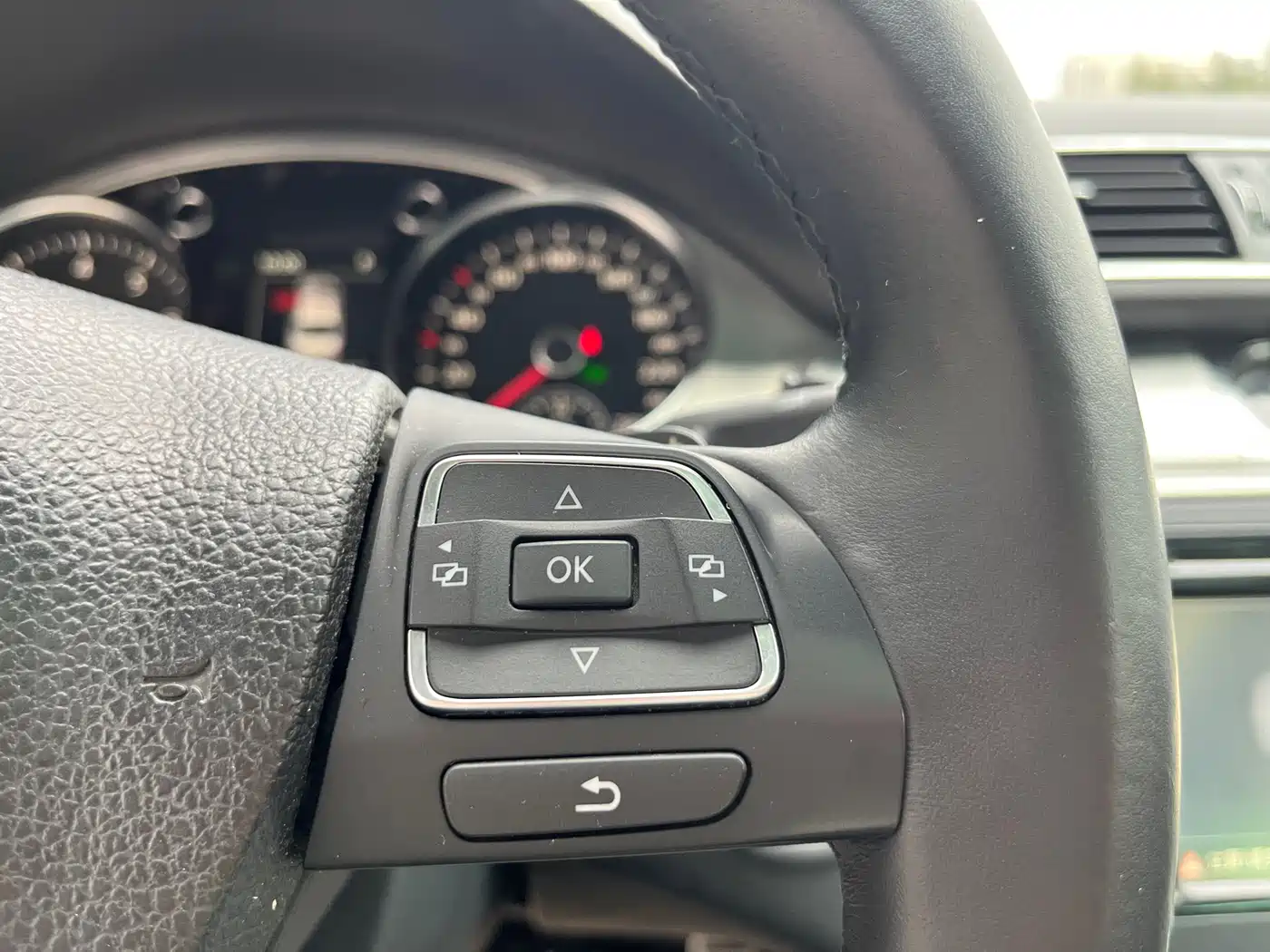 Volkswagen FAW-Volkswagen CC 2016 Model 1.8TSI Luxury фото 12