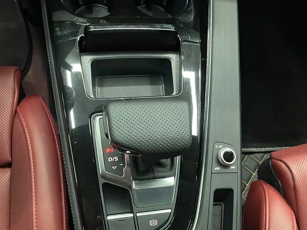 Audi A4L 2025 2025 2 Million Celebration Edition 40 TFSI Luxury Dynamic