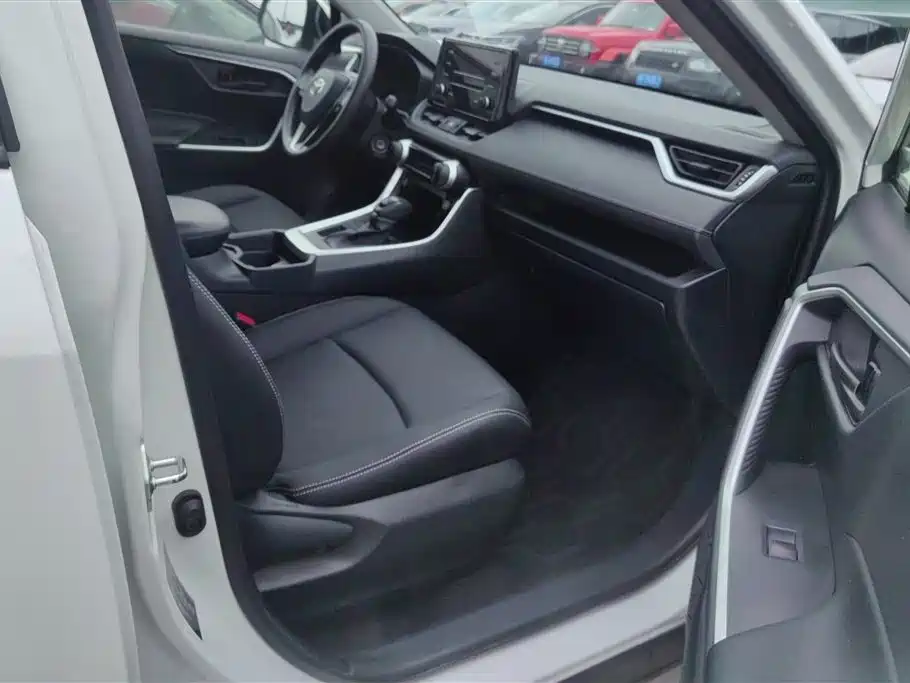 Toyota RAV4 Rongfang 2020 2.0L CVT 2WD Urban Edition фото 8