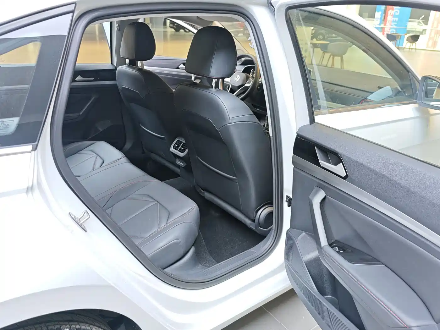 Volkswagen Lavida 2024 Model 300TSI DSG Starlight Leading Edition фото 5