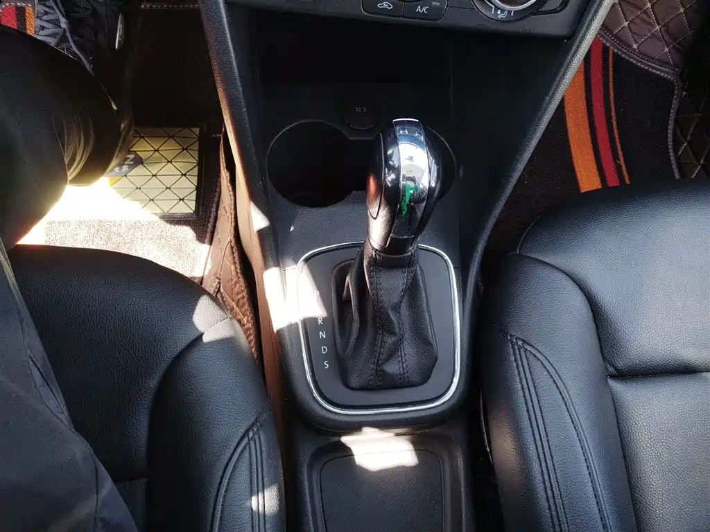 Volkswagen Polo 2016 1.4L Automatic Trend фото 14