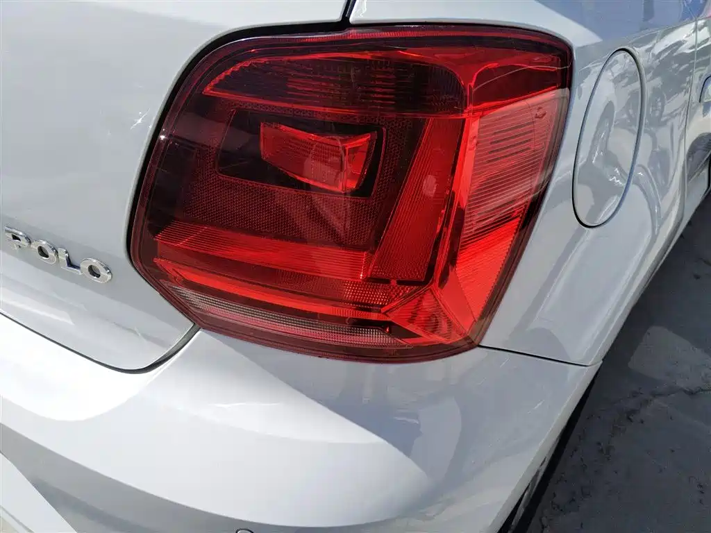 Volkswagen Polo 2016 1.4L Automatic Trend фото 8
