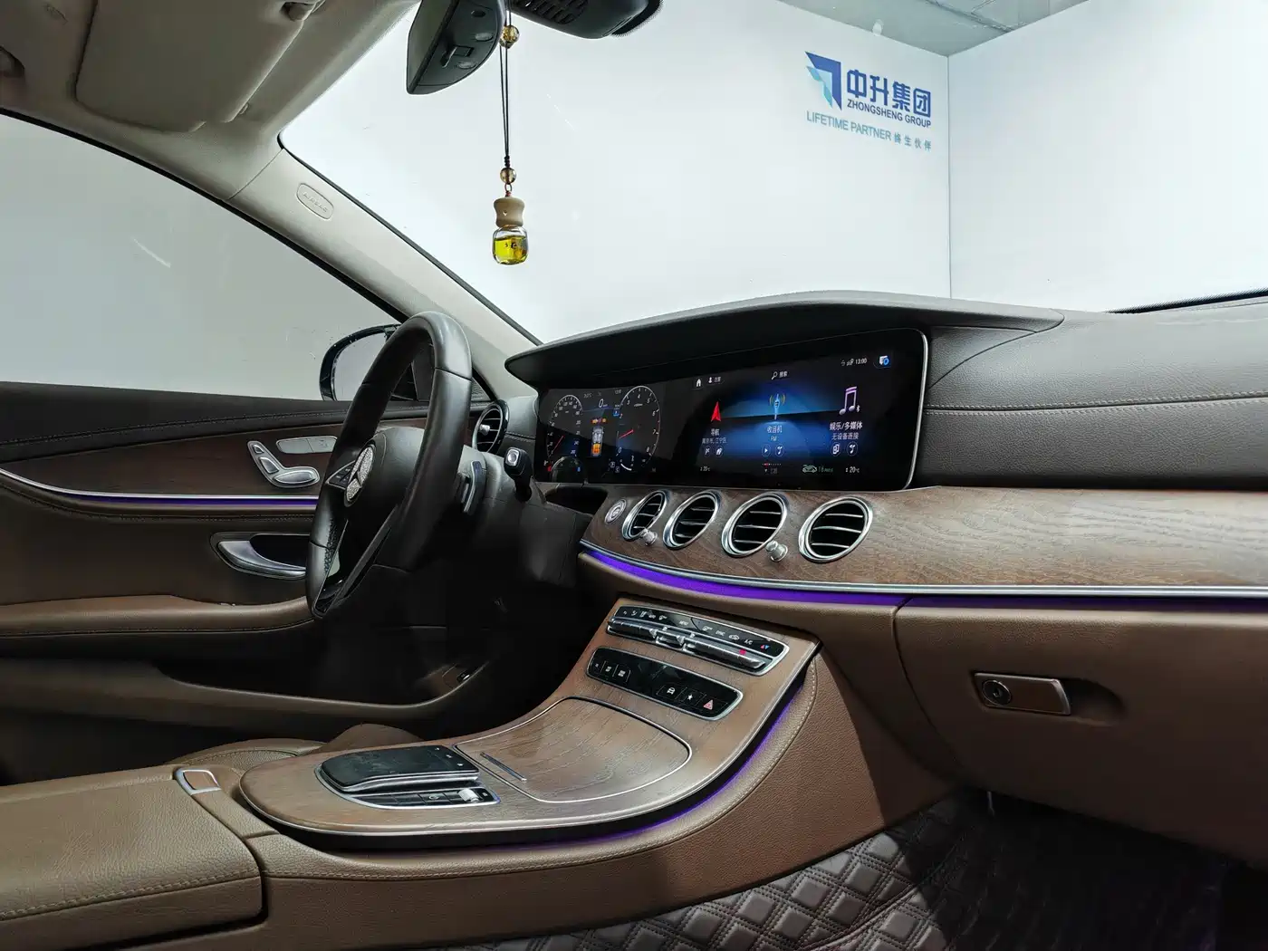 Mercedes-Benz E-Class 2023 E 260 L фото 15