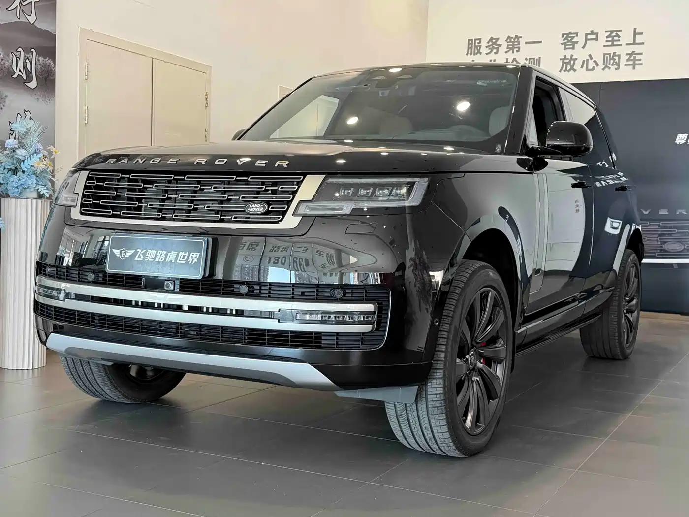 Land Rover Range Rover 2025 3.0 L6 400PS Flourishing Era Extended Wheelbase