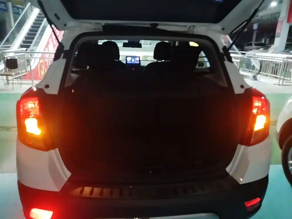 Buick Encore 2014 1.4T Automatic 2WD Urban Elite фото 19