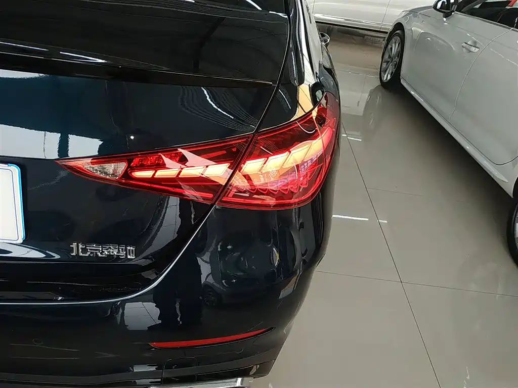 Mercedes-Benz C-Class 2023 Facelift II C 260 L Night Edition фото 24