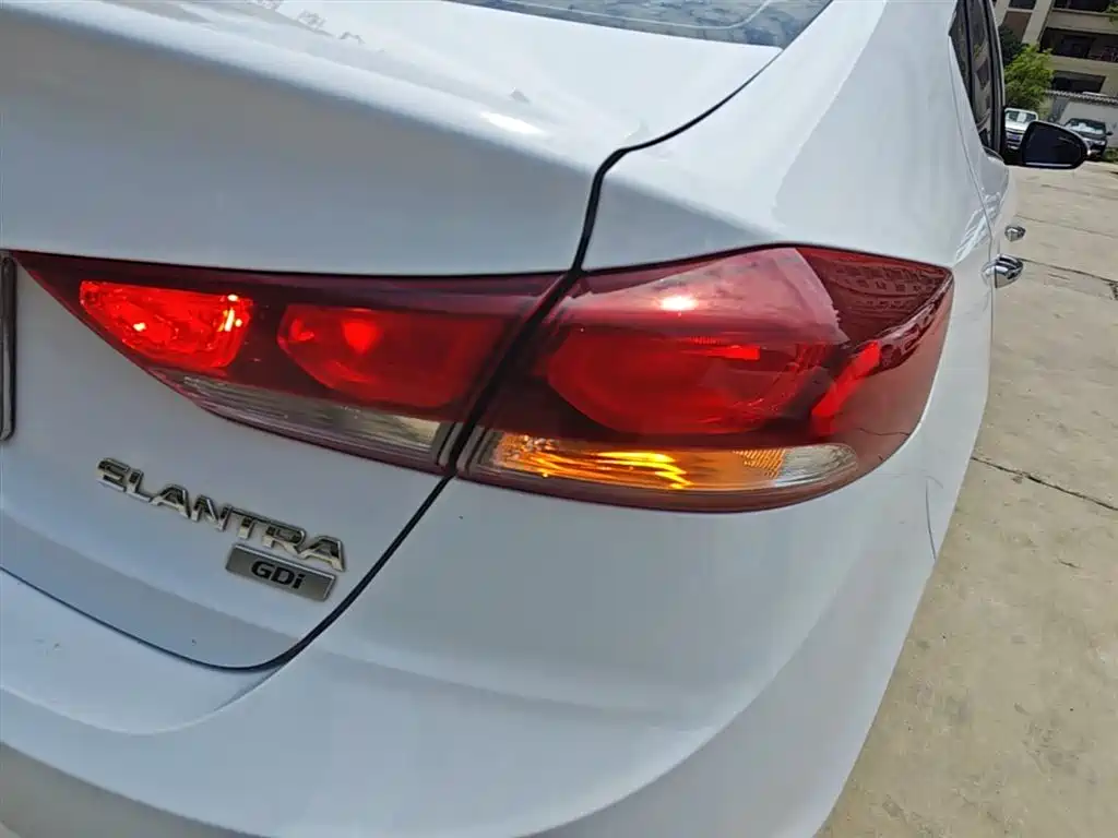 Hyundai Elantra 2016 Model 1.6L Automatic Smart Elite фото 8