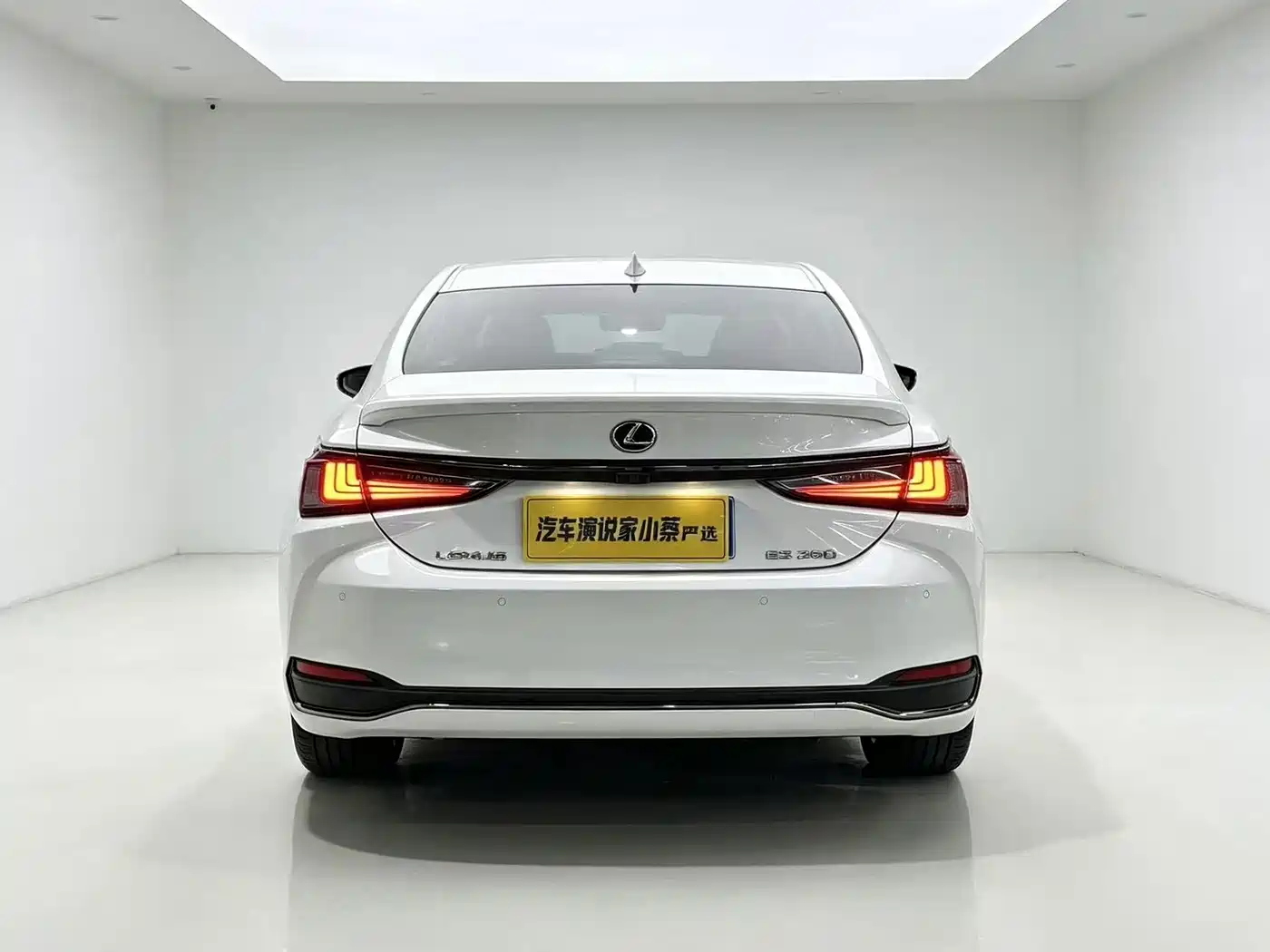 Фото 3 - Lexus ES