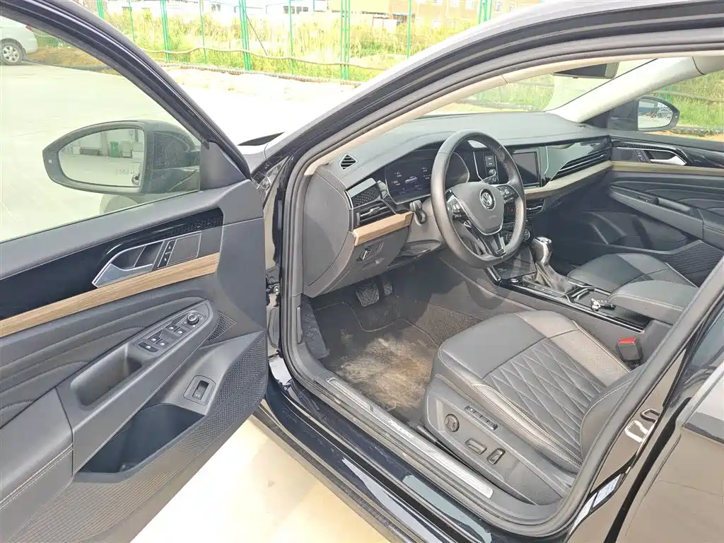 Volkswagen Passat 2019 330TSI Luxury Edition China VI фото 16
