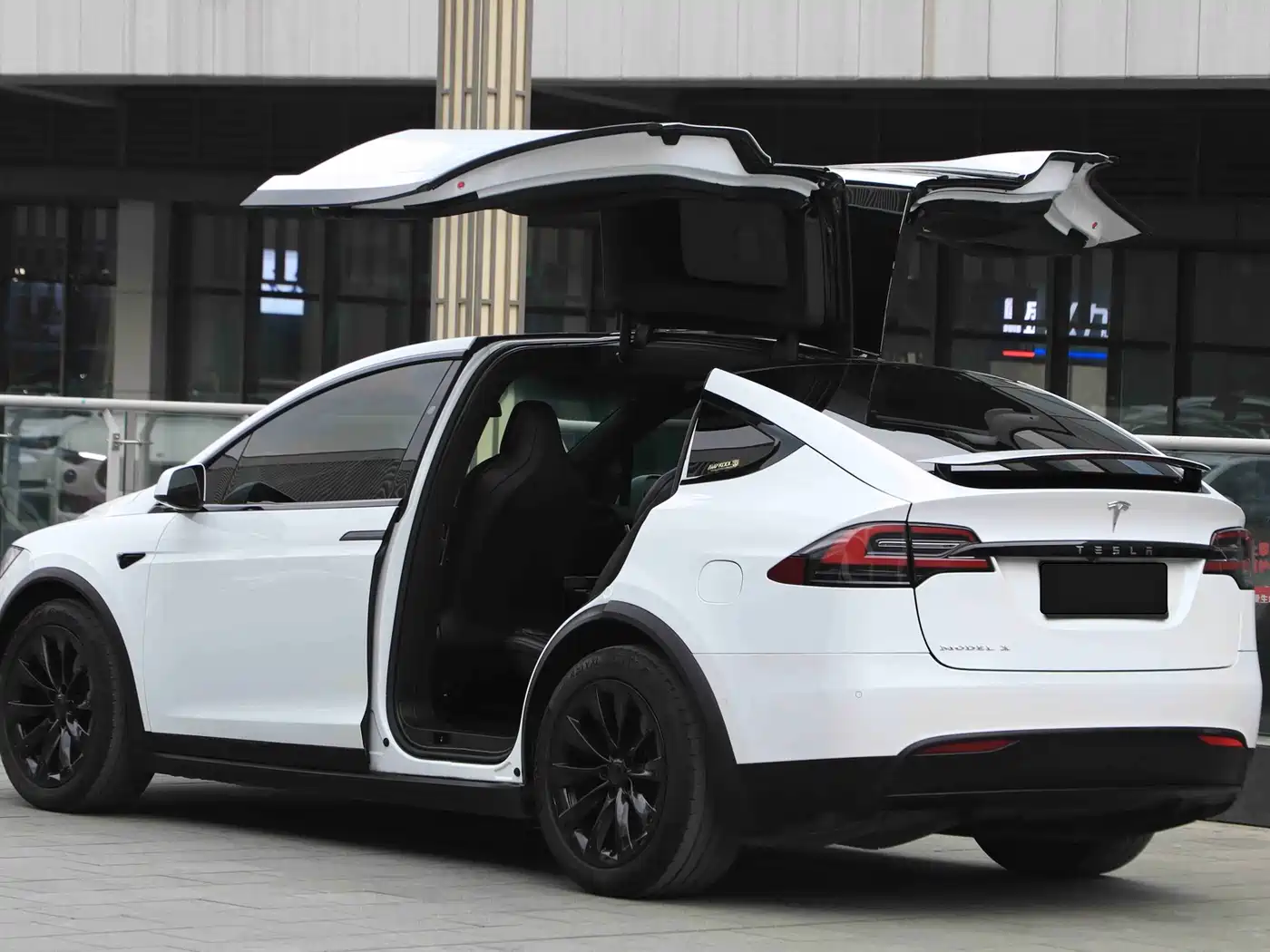 TESLA MODEL X