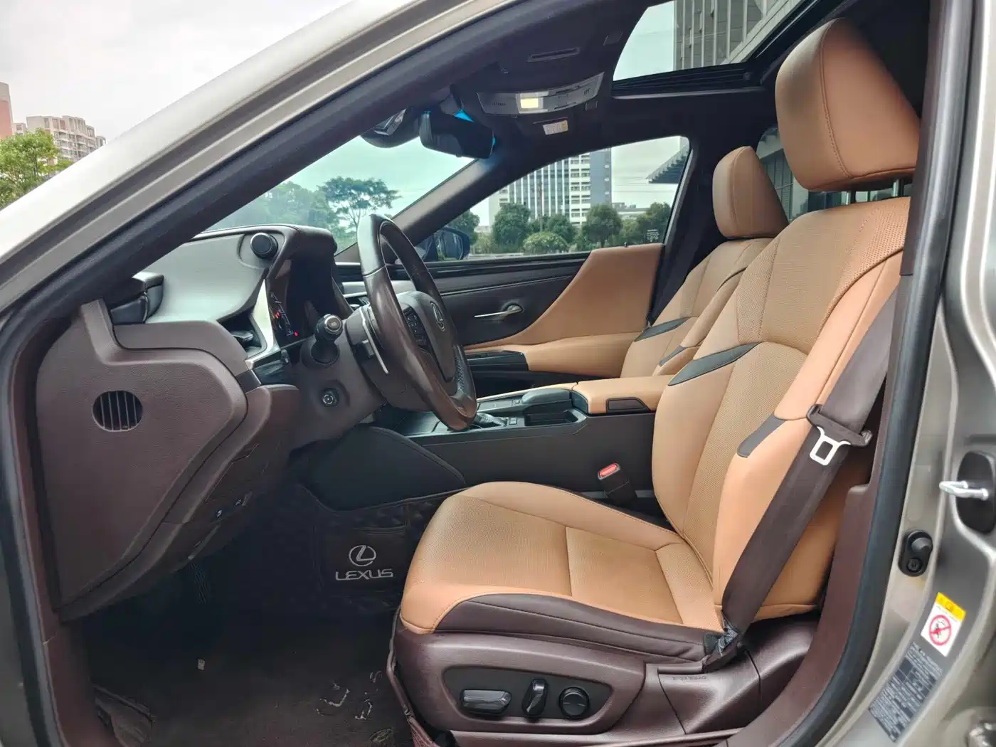 Фото 6 - Lexus ES
