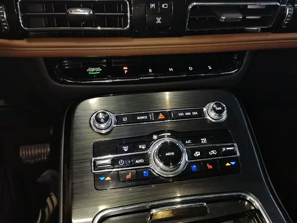 LINCOLN NAVIGATOR
