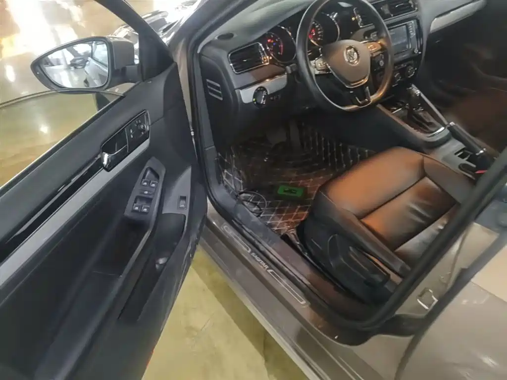 Volkswagen Sagitar 2017 230TSI Automatic Comfort фото 16