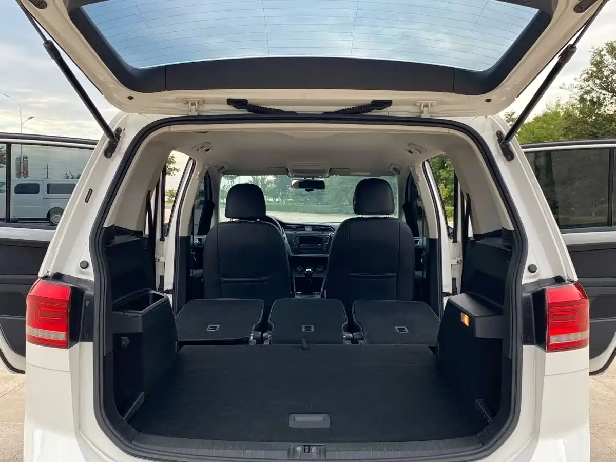 Volkswagen Touran 2017 2016 Touran L 280TSI Manual Trendline