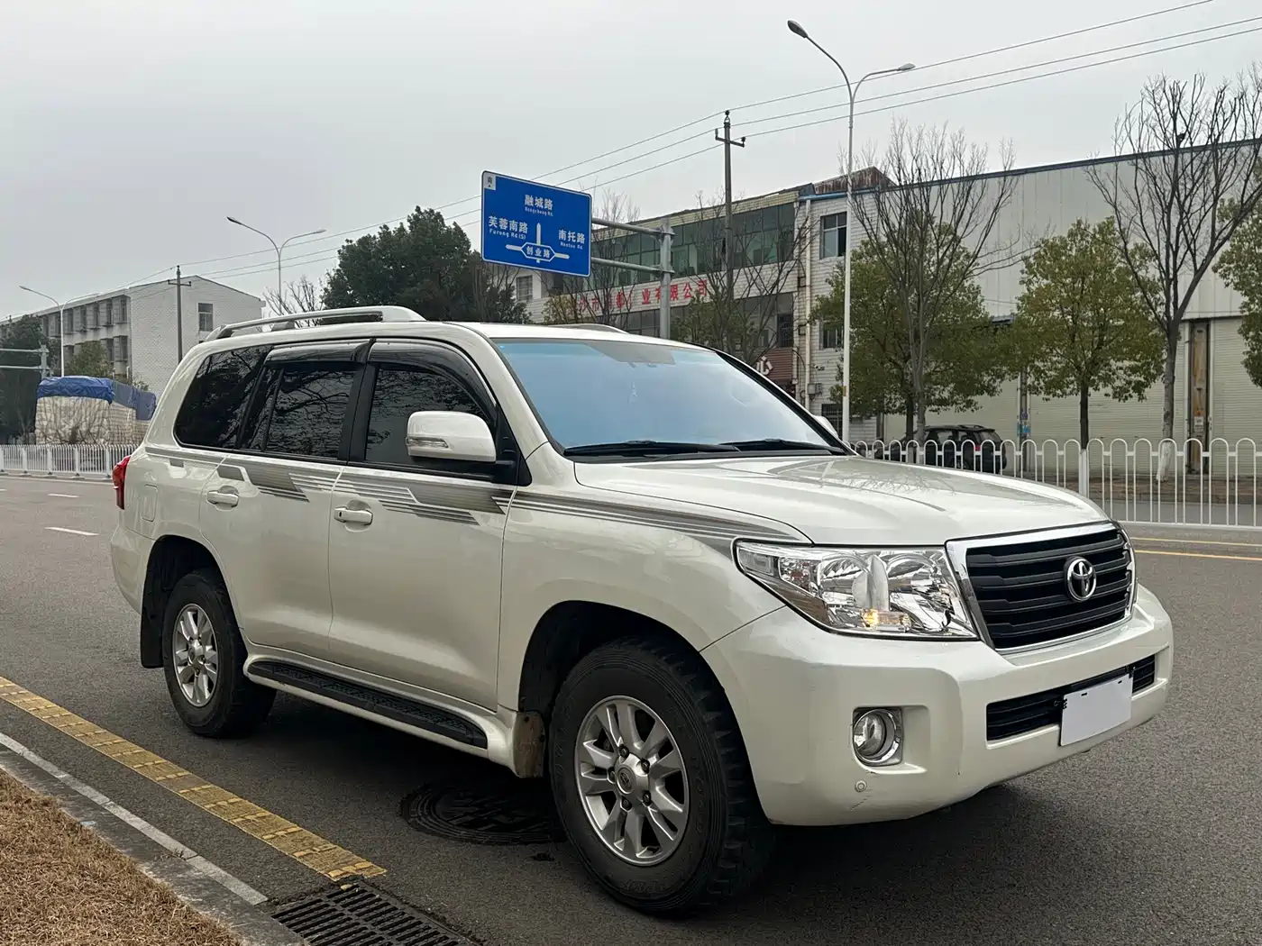 TOYOTA LAND CRUISER