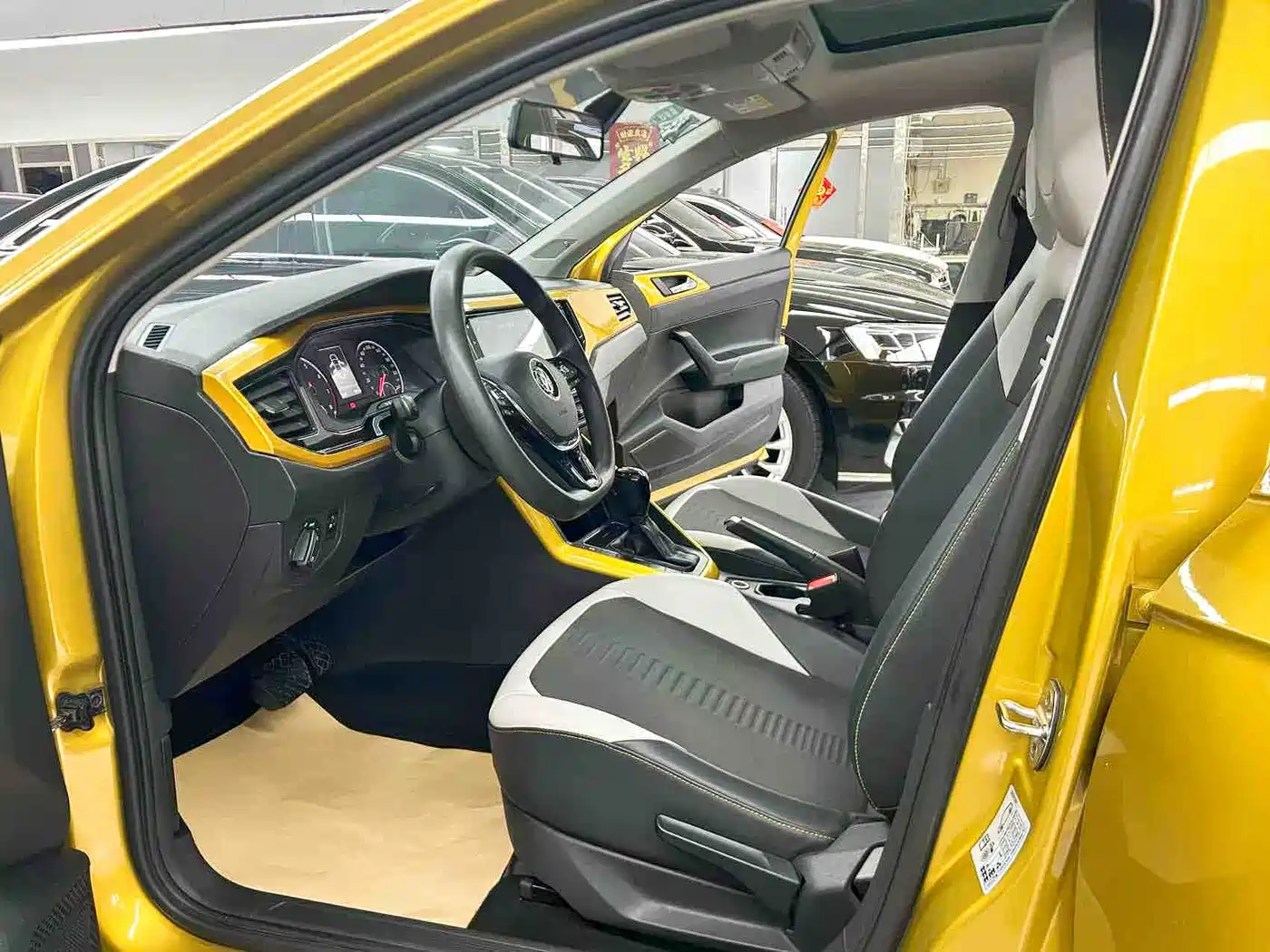 Volkswagen Polo 2019 Plus 1.5L Automatic Colorful Tech Edition фото 7