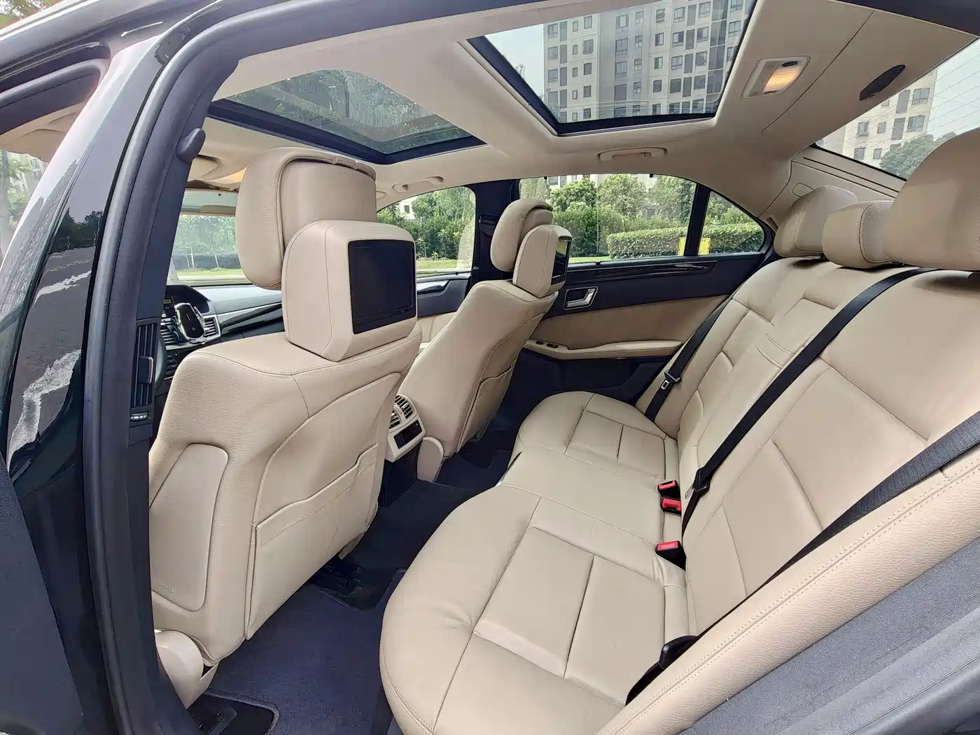 Mercedes-Benz E-Class (Import) 2010 Model E 300 Elegance Luxury Edition фото 9