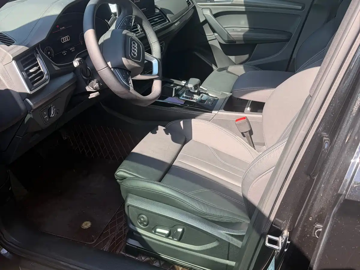Audi Q5L 2023 40T Luxury Dynamic фото 2