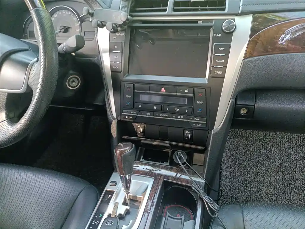Toyota Camry 2015 2.0G Leading Edition фото 6