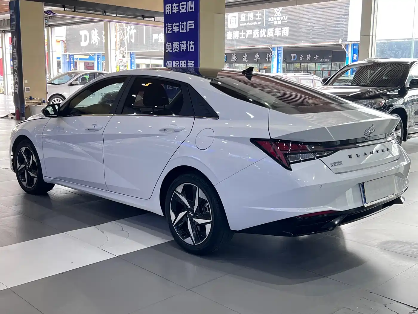 HYUNDAI ELANTRA