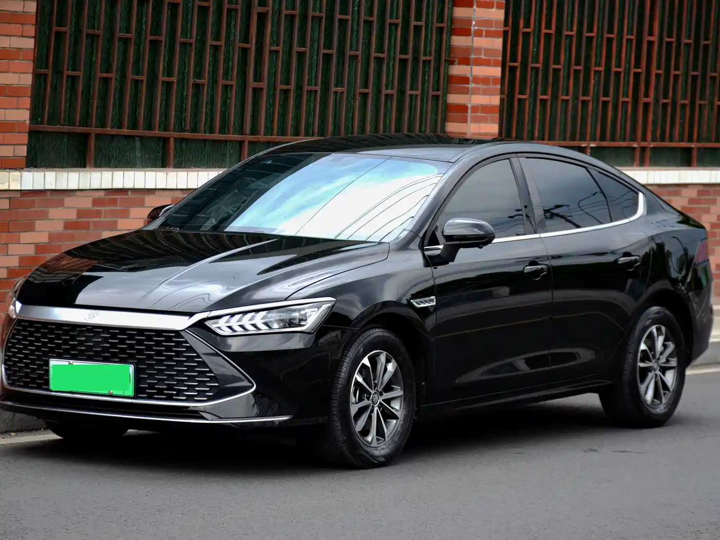 BYD Qin PLUS 2023 Champion Edition DM-i 55KM Leading