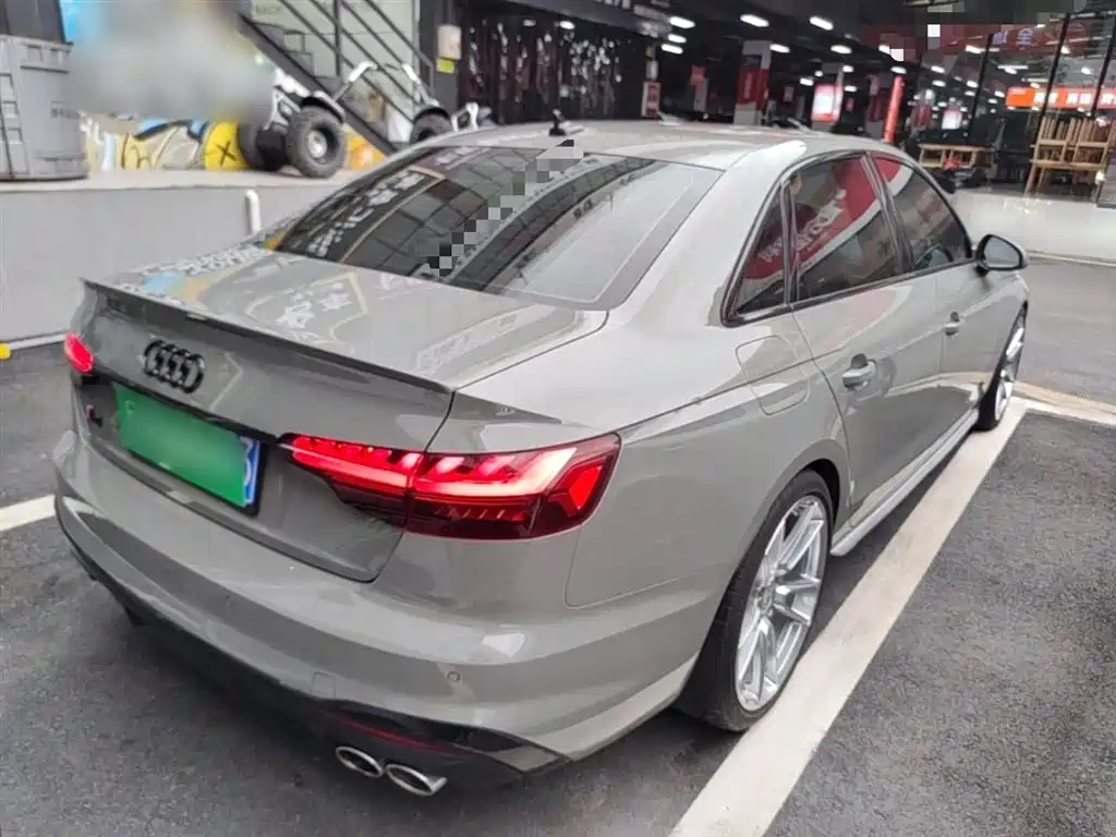 AUDI S4