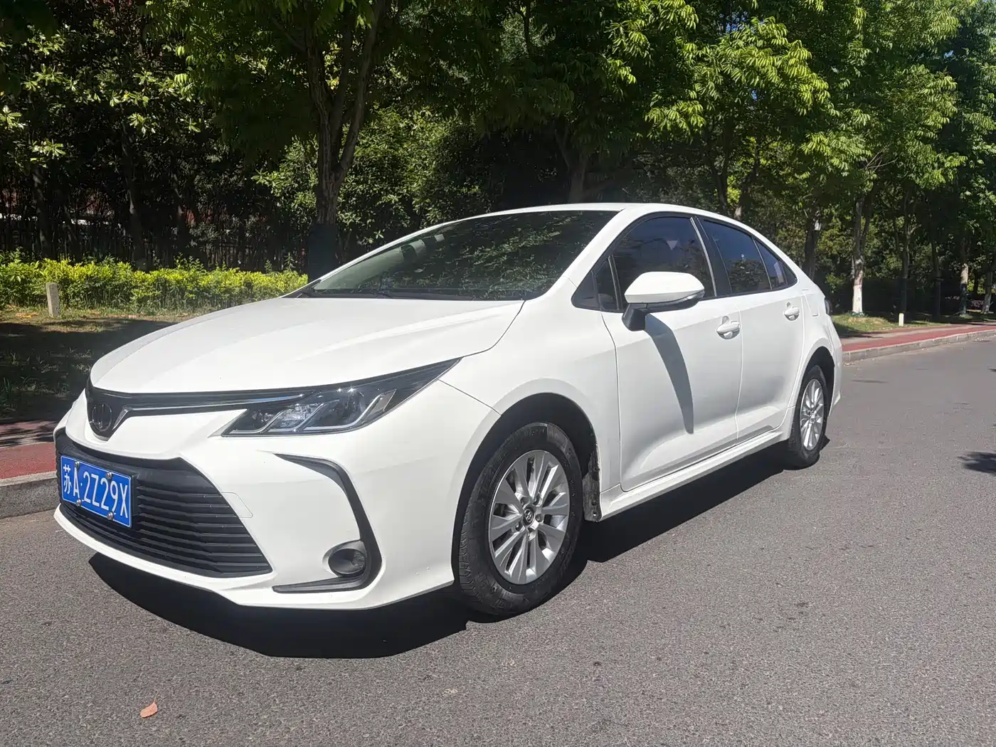 Toyota Corolla 2019 1.2T S-CVT GL Pioneer Edition фото 2