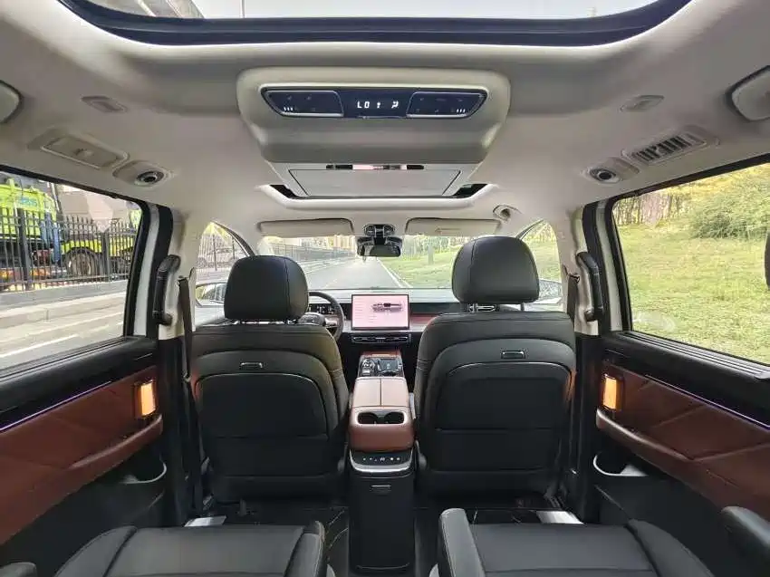 GAC Trumpchi Trumpchi E8 NEV 2024 150km Soaring Dragon Glory Edition фото 7