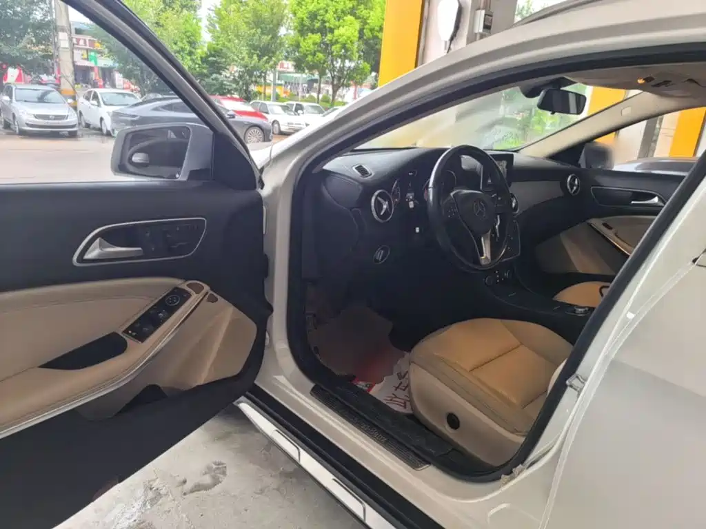 Mercedes-Benz GLA 2015 2015 GLA 200 Fashion