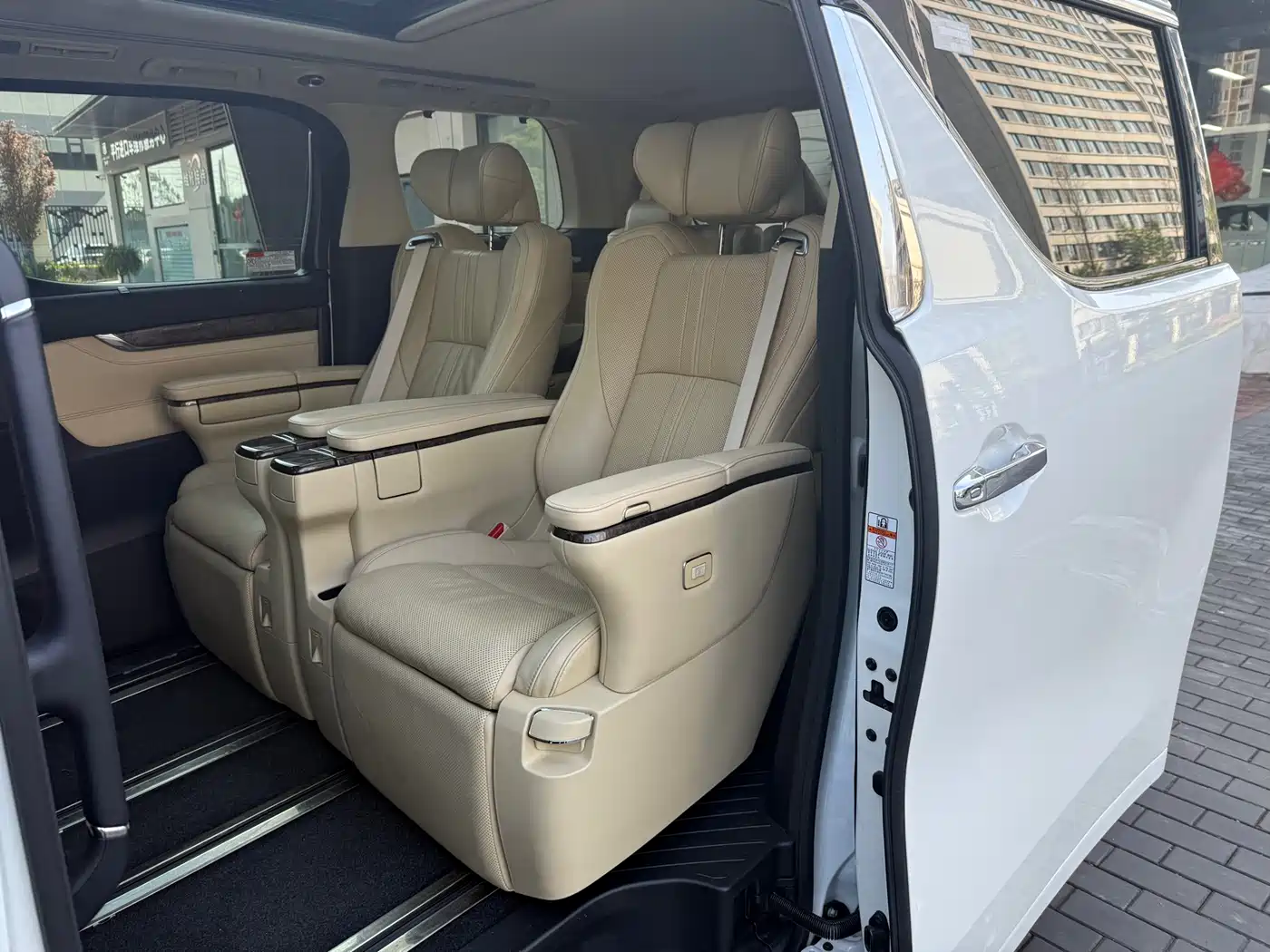 Toyota Alphard 2018 3.5L Premium фото 3