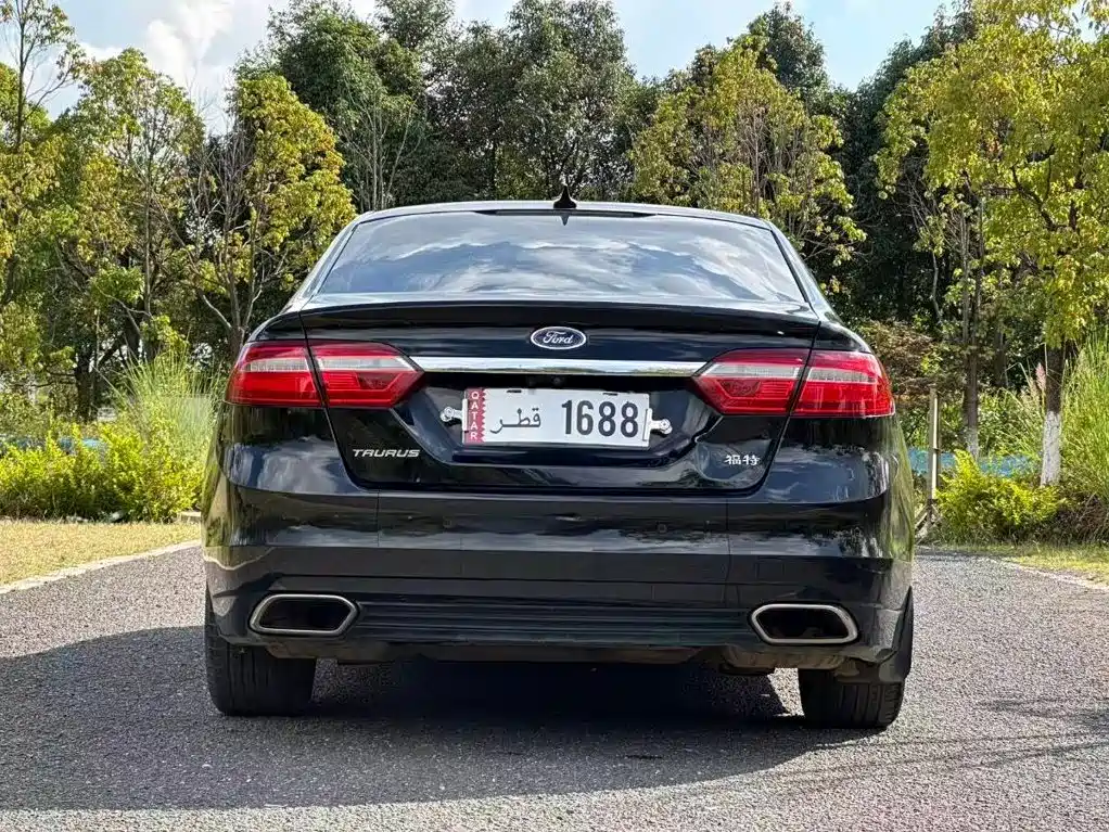Фото 8 - Ford Taurus