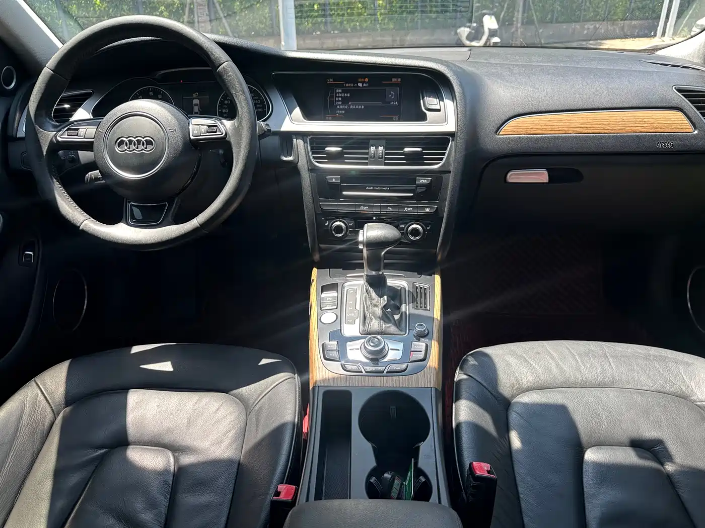 Audi A4L 2016 35 TFSI Automatic Luxury фото 15