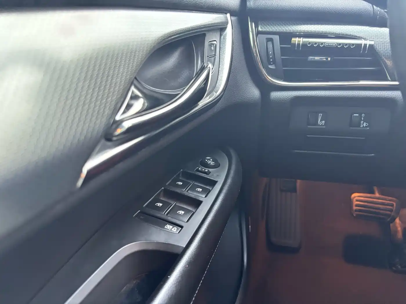 Cadillac ATS-L 2016 28T Technology фото 21