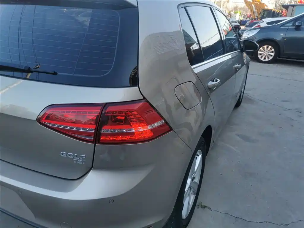 Volkswagen Golf 2016 230TSI Automatic Comfort фото 24