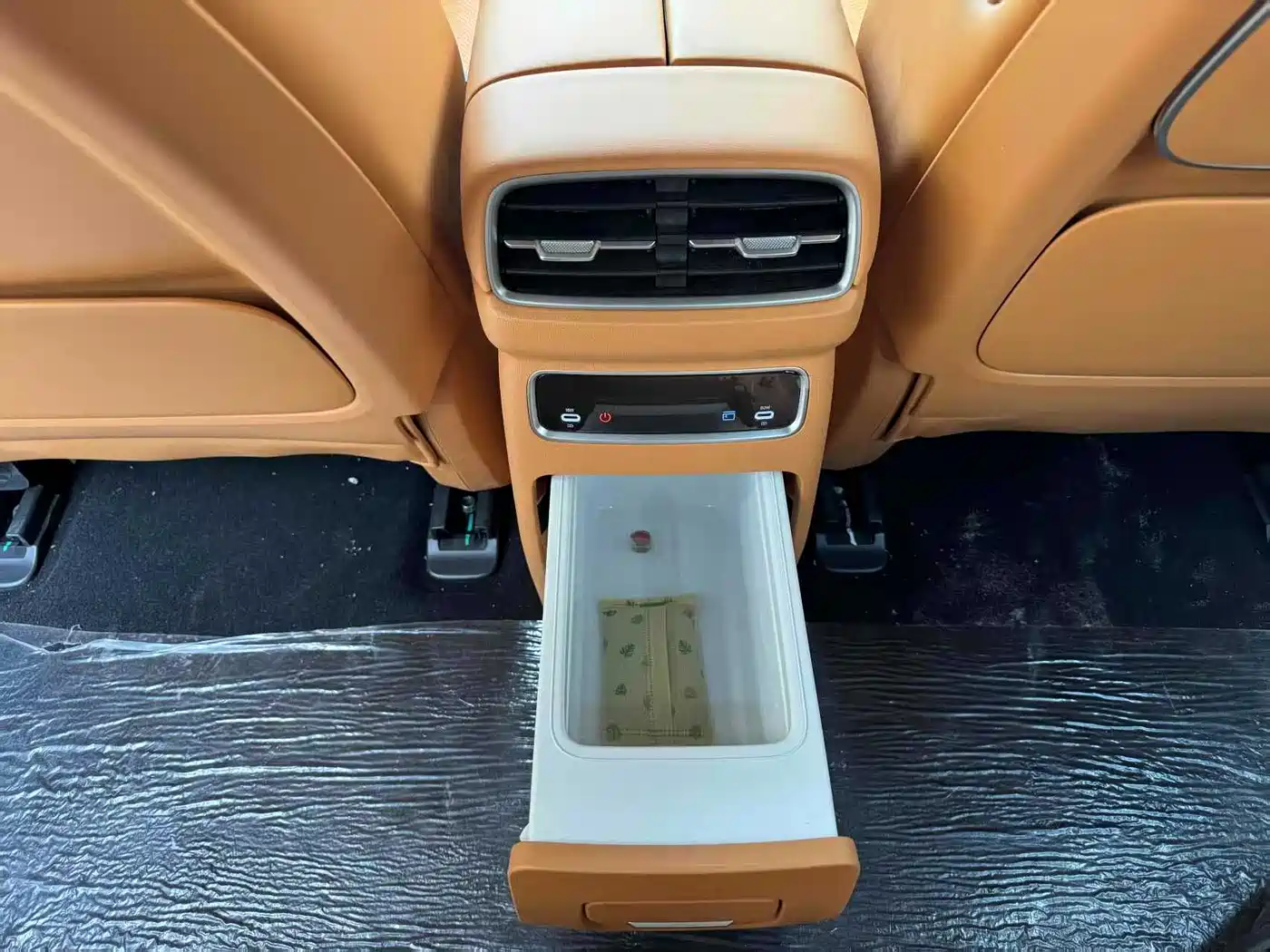 Dongfeng Yipai eπ008 2024 636Max Pure Electric 6-Seater фото 6