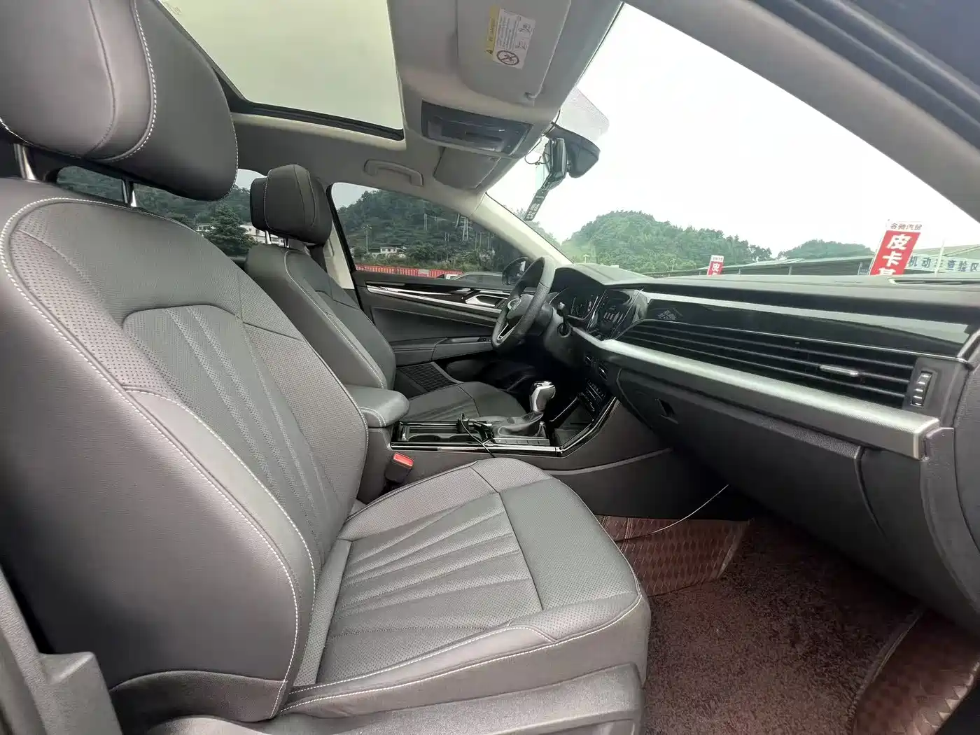 Volkswagen Passat 2025 Outstanding 330TSI Starlight Elite Edition фото 7