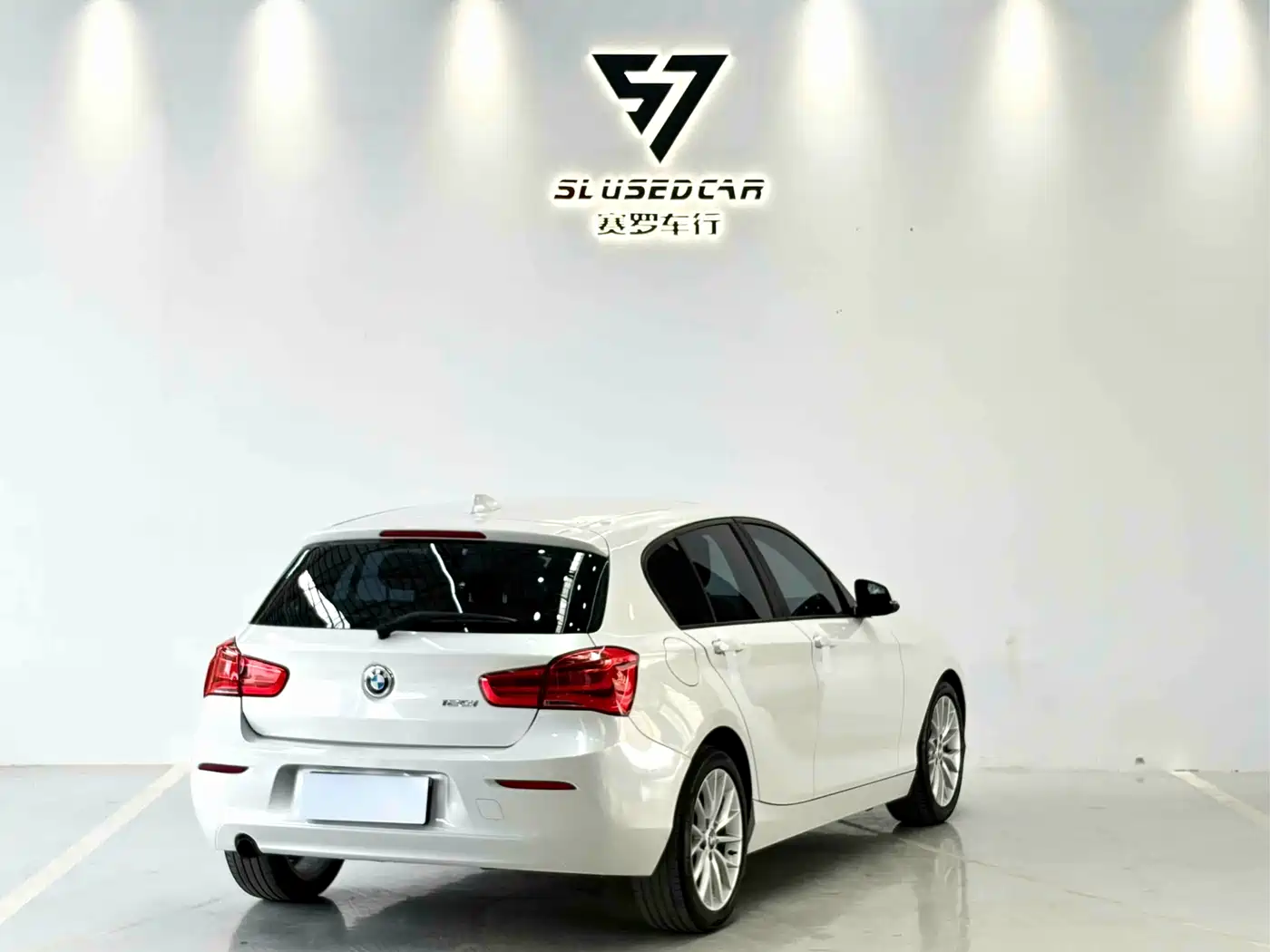 BMW 1 Series (Import) 2015 120i Leading фото 8