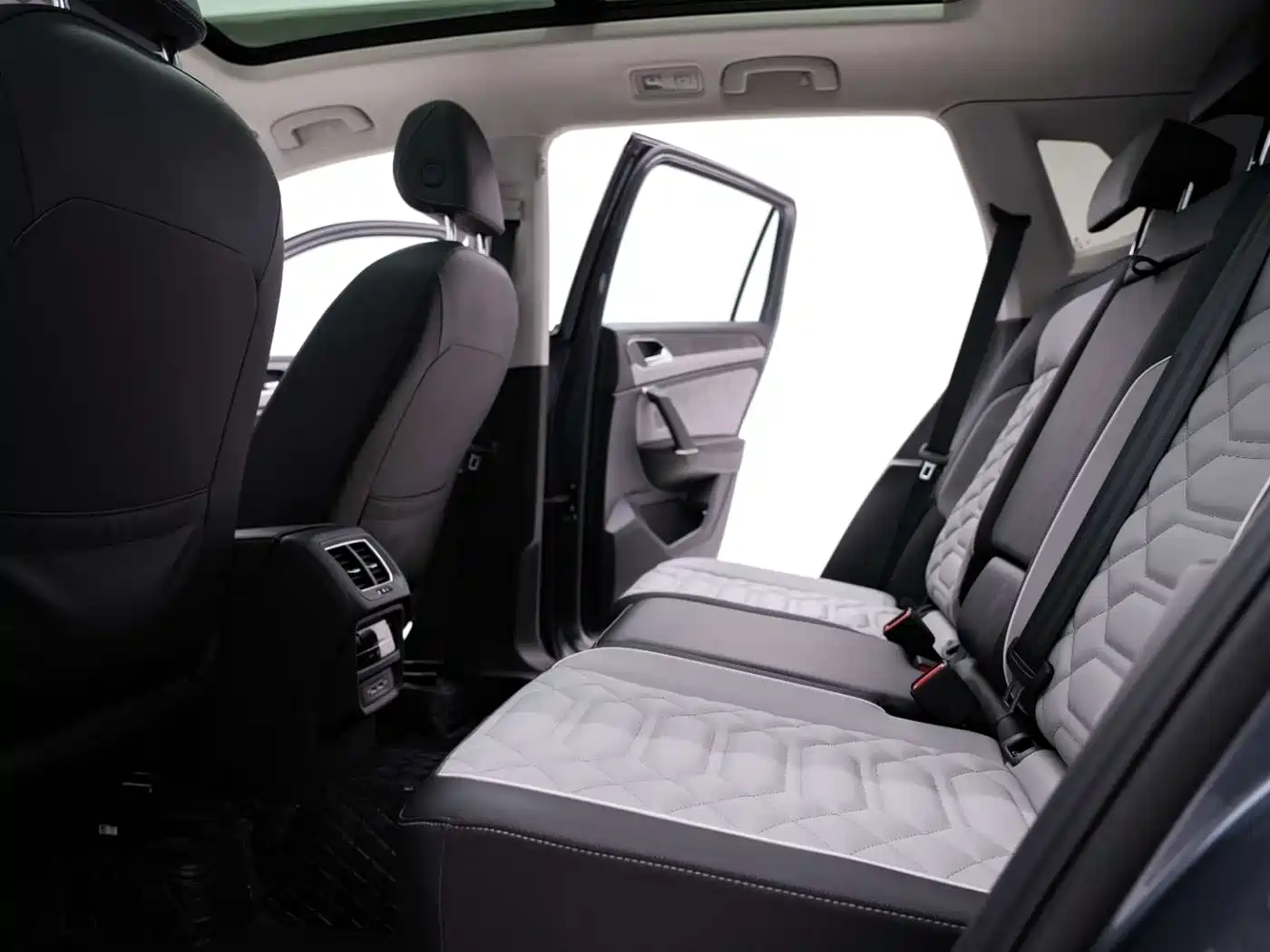Volkswagen Tayron 2023 330TSI 2WD Luxury Plus Advanced Edition фото 27
