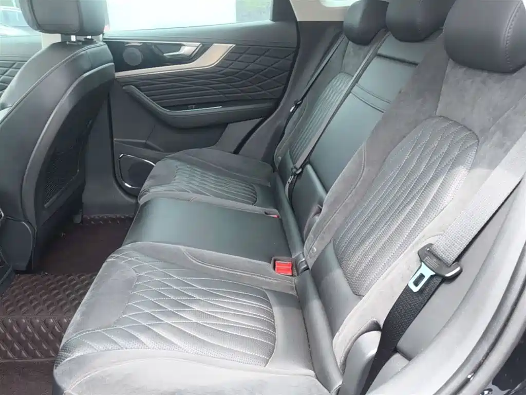 Hongqi HS5 2022 Facelift 2.0T Smart Flag Enjoyment Edition фото 17