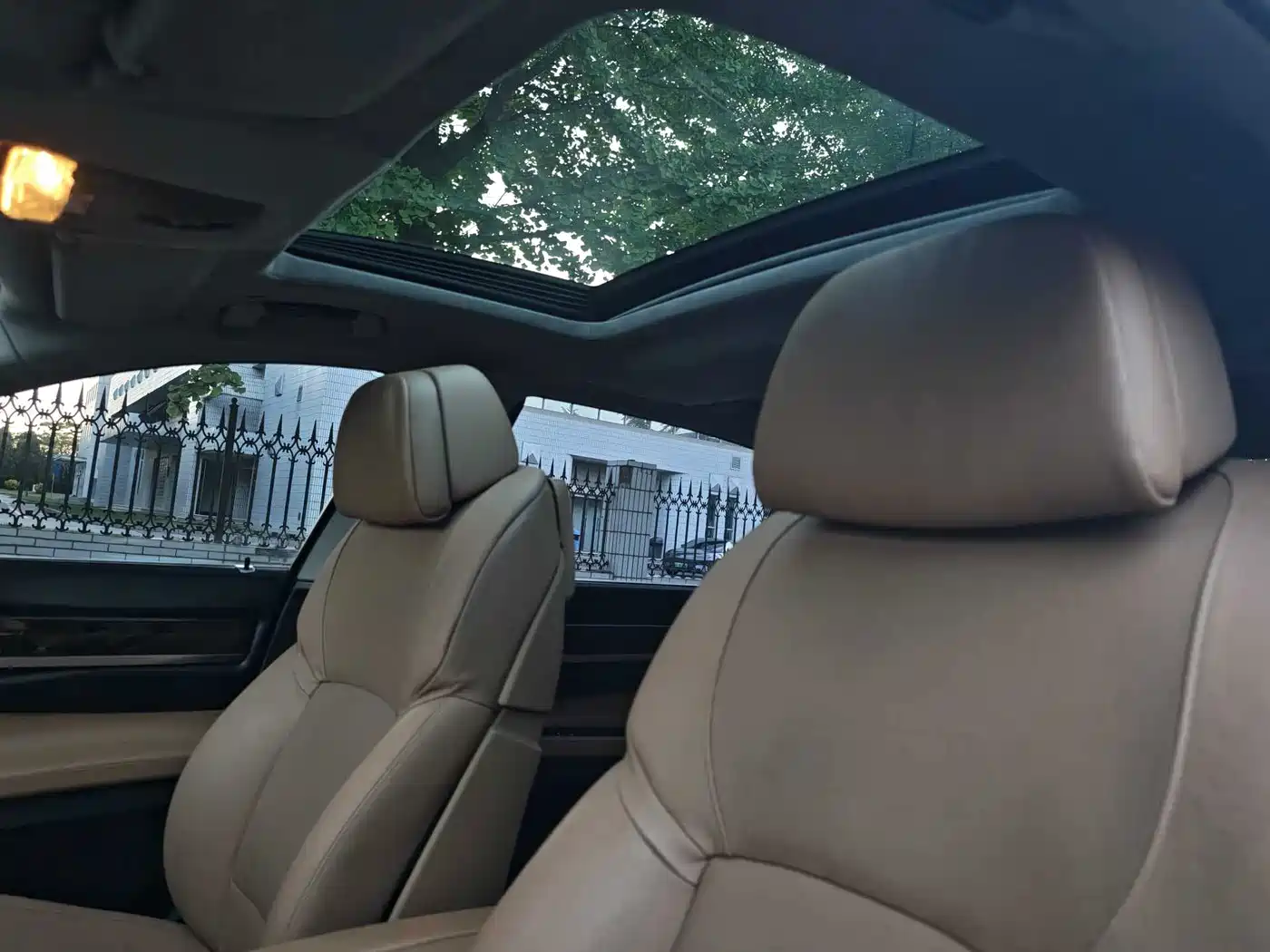 Photo 22 - BMW 7 Series