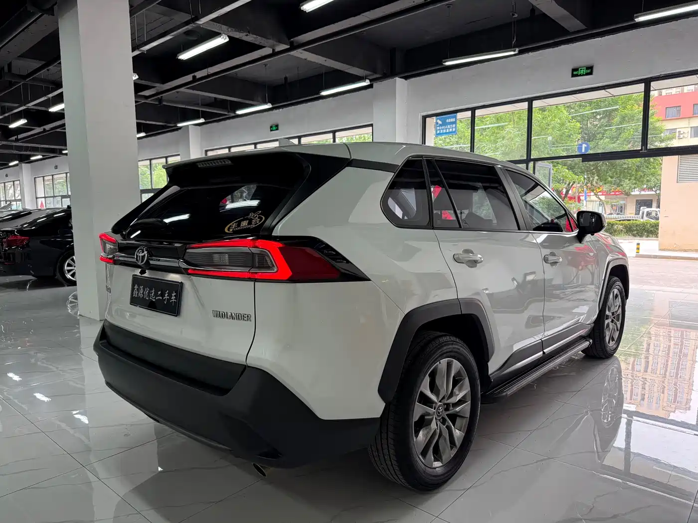 Toyota Wildlander 2023 2.0L CVT FWD LE фото 9