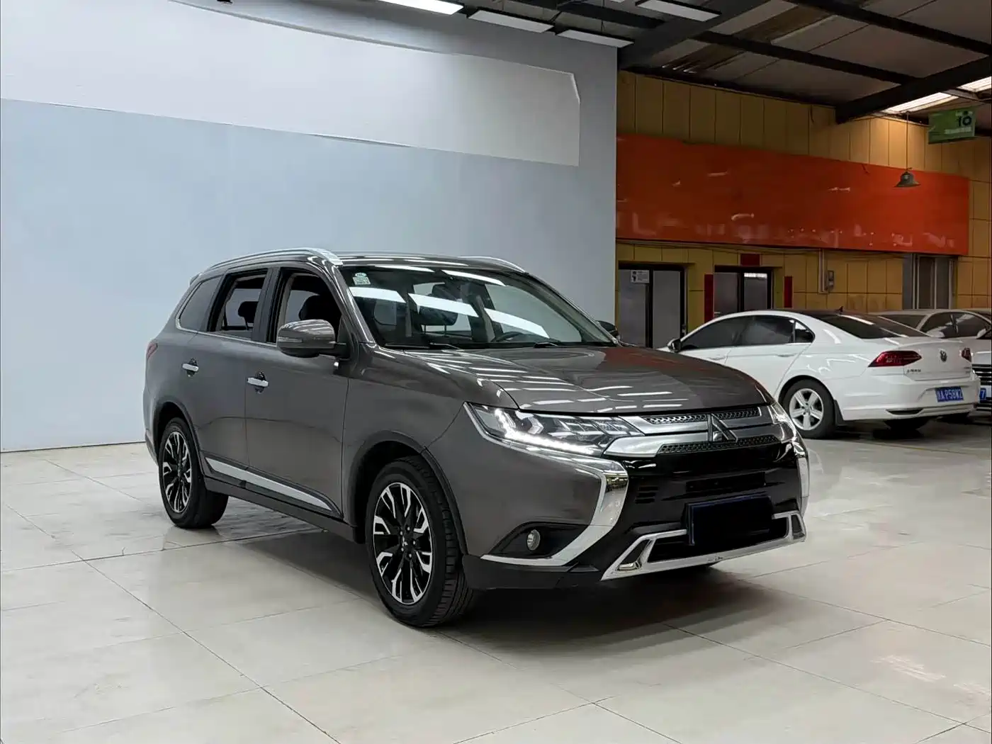 Mitsubishi Outlander 2021 2.4L 4WD Premium Edition 5-seater фото 3