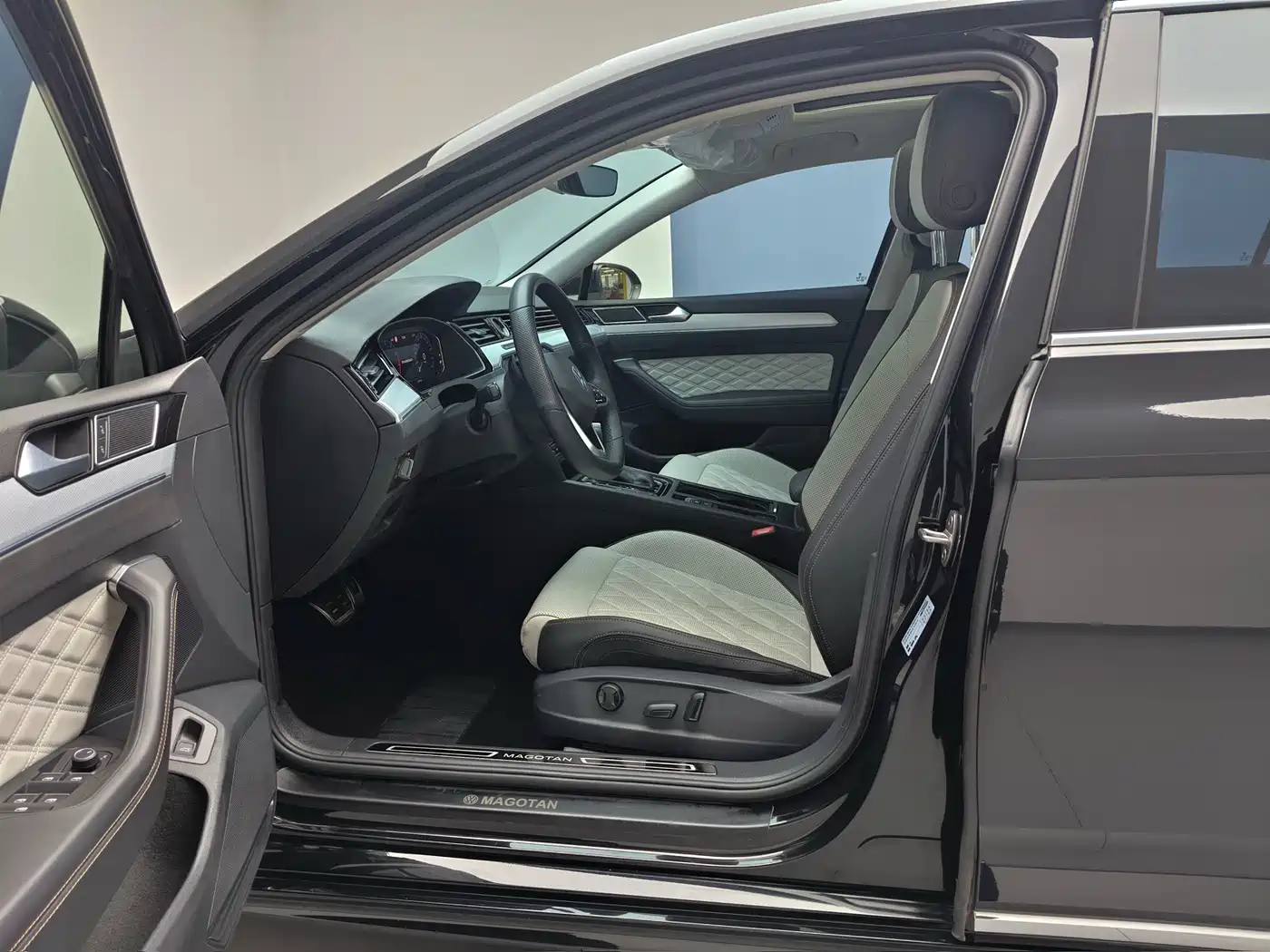 Volkswagen Magotan 2025 2025 Popular Edition 330TSI DSG Luxury