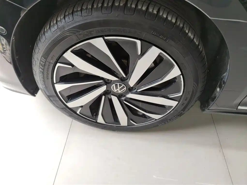 Volkswagen Passat 2022 330TSI Luxury Edition фото 23
