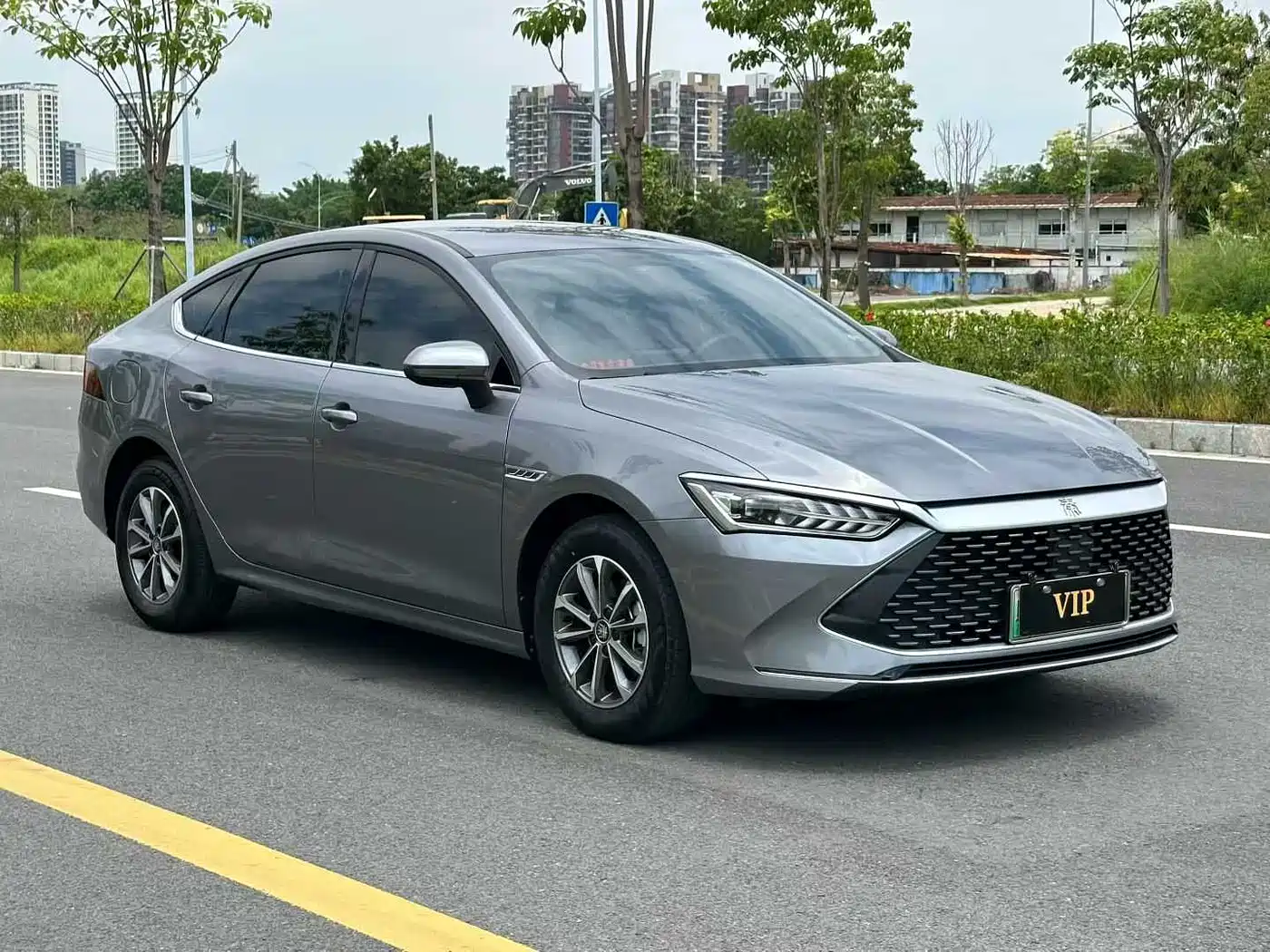 BYD Qin PLUS 2024 Glory Edition DM-i 55KM Leading фото 2